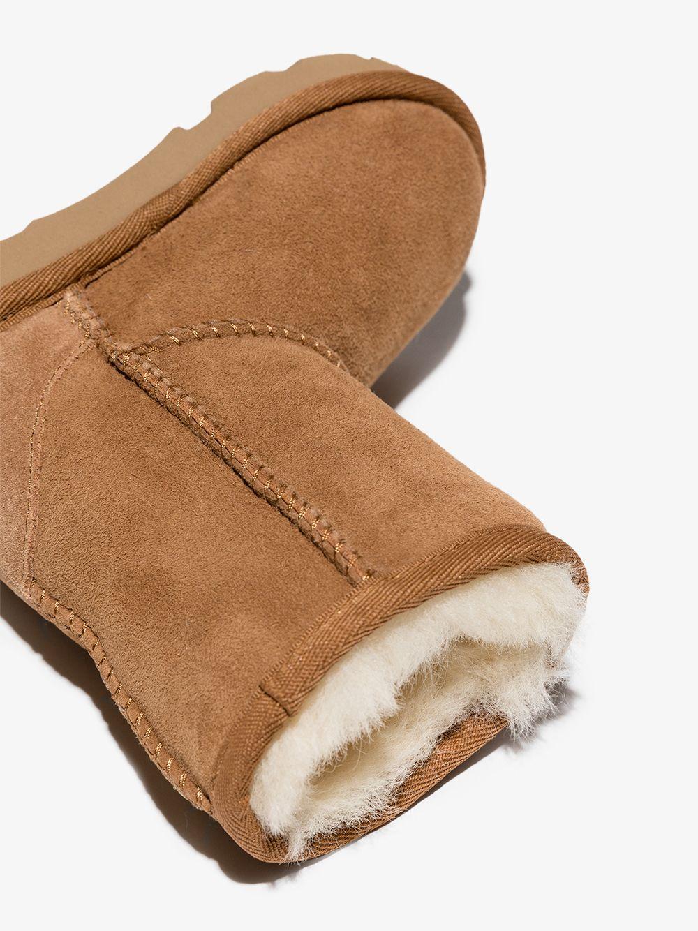 1017703TCHE UGG